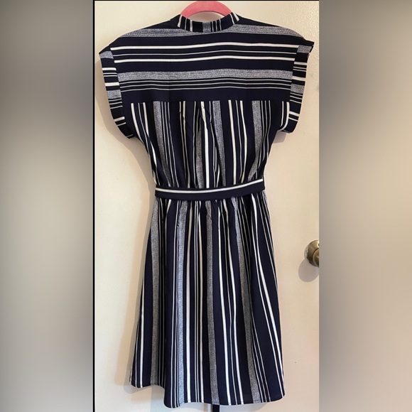 Monteau Tie Waist Striped Dress Size Small -blue & white
97%poylester 3% Spandex - Picture 2 of 4